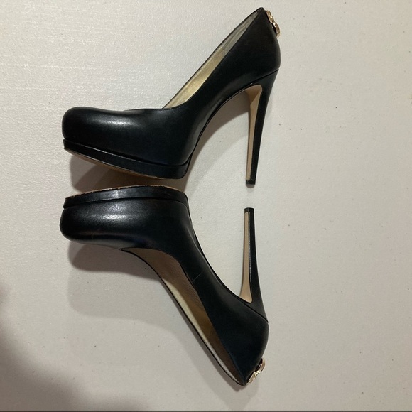 MICHAEL KORS Sz 7 4.5” Heel 1/2” Front Platform & Golden MK Locket Pumps Heels - Picture 9 of 9